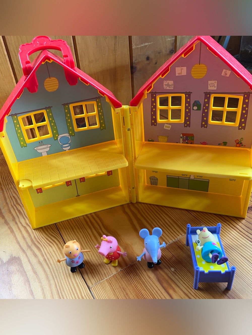Peppa Pig Folding House and figures